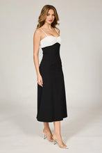 Load image into Gallery viewer, Honey &amp; Beau - Envy Midi Dress